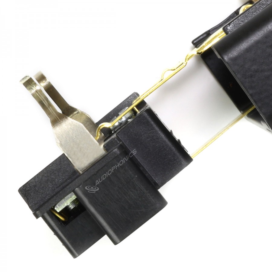 Lindy Multiprise 8 prises Schuko avec interrupteur, noir Multiprise 8 prises  Schuko orientées à 45°, pour faciliter le branchement, cordon secteur  longueur 1,4m, avec interrupteur (73104) : achat / vente Multiprises et  Rallonges électriques sur