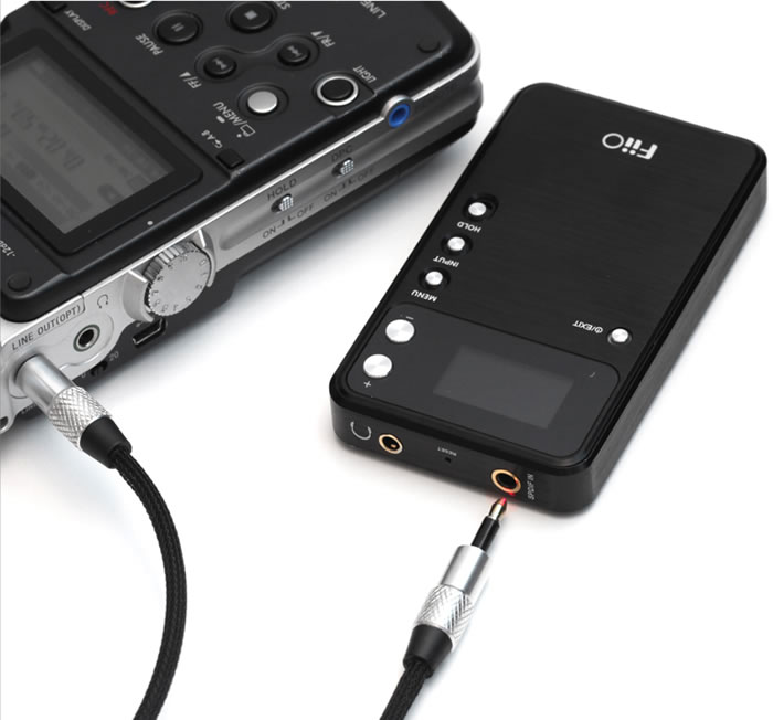 https://www.audiophonics.fr/images2/8275/8275_fiio_L12_optical-cable_Jack_3.jpg