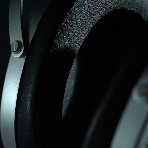 Hifiman Mini Shangri-La : close-up of an earpiece