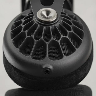 Photo of the Meze Audio 105 AER shell