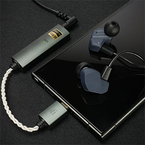 Go Link Max: connected to a phone and earphones