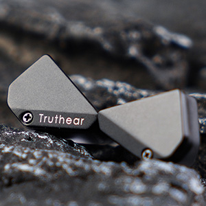 Truthear Hexa : earphones set on stone