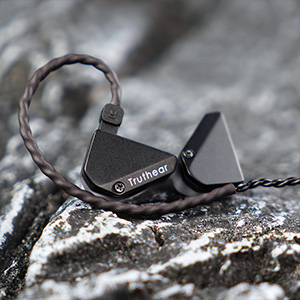 Truthear Hexa : earphones set on stone