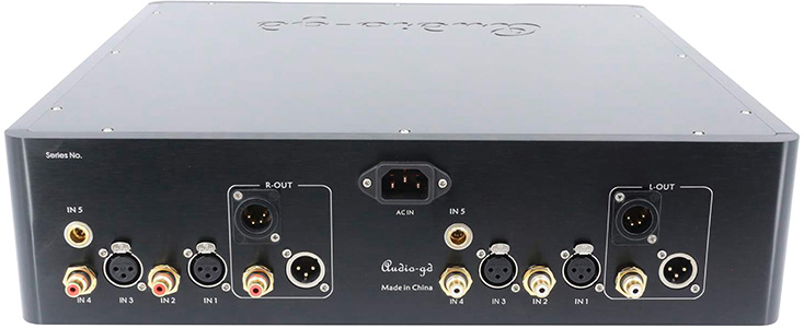 Audio-GD HE-9 MK3 : Front view