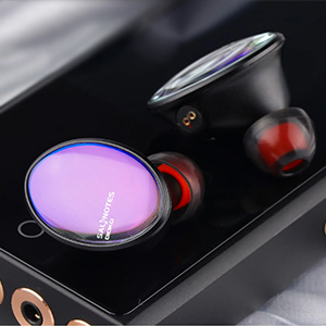 7HZ x Crinacle Salnotes Dioko : earphones on a smartphone